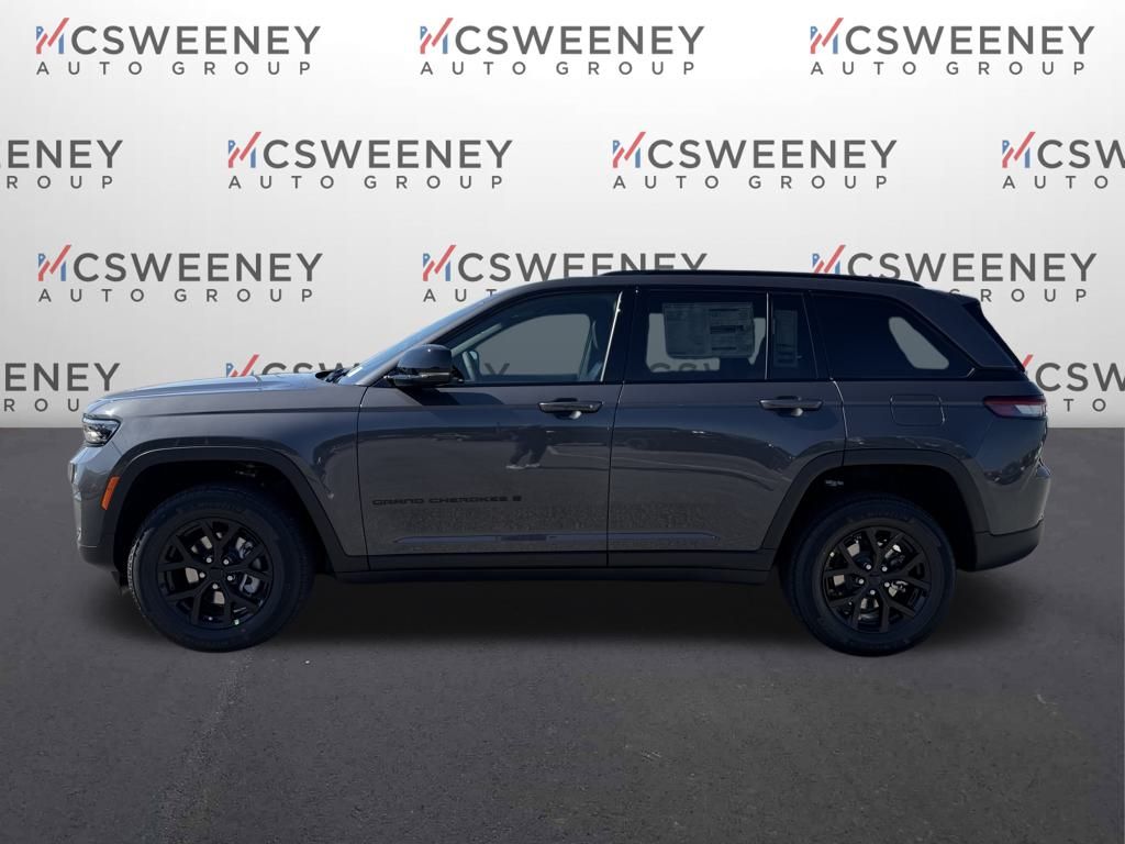 2025 Jeep Grand Cherokee Altitude photo 2