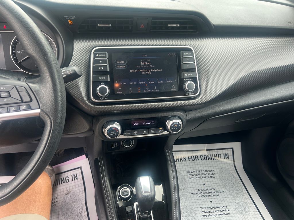 2020 Nissan Kicks SV photo 18