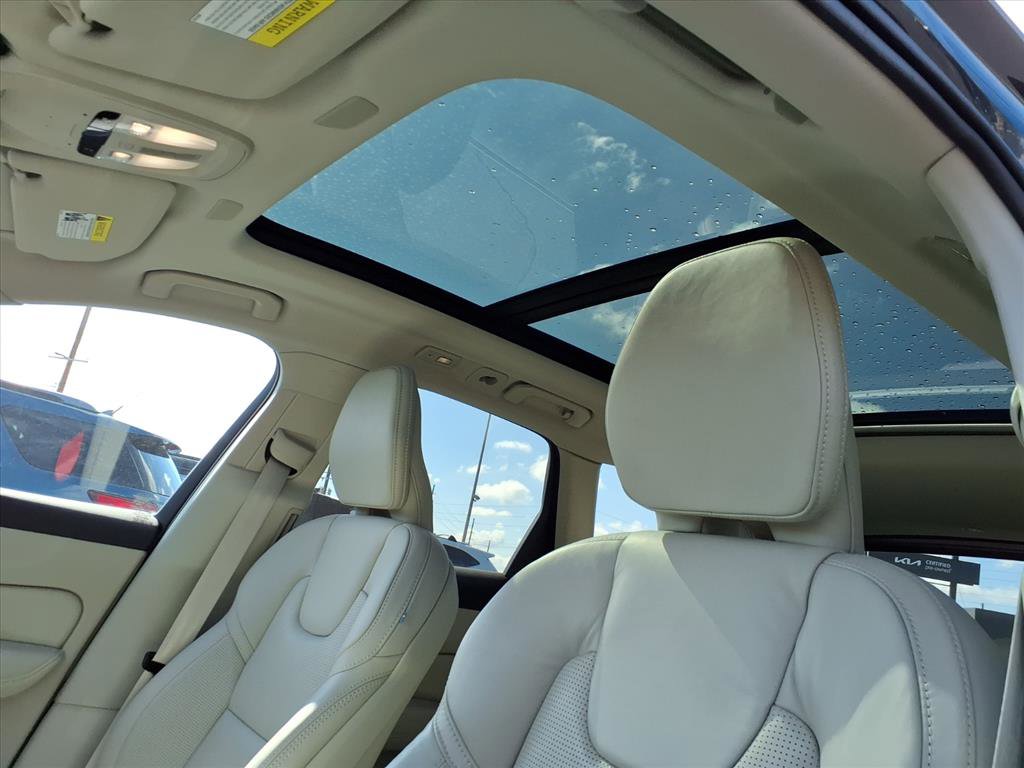 2022 Volvo XC60 Recharge Hybrid Inscription photo 22