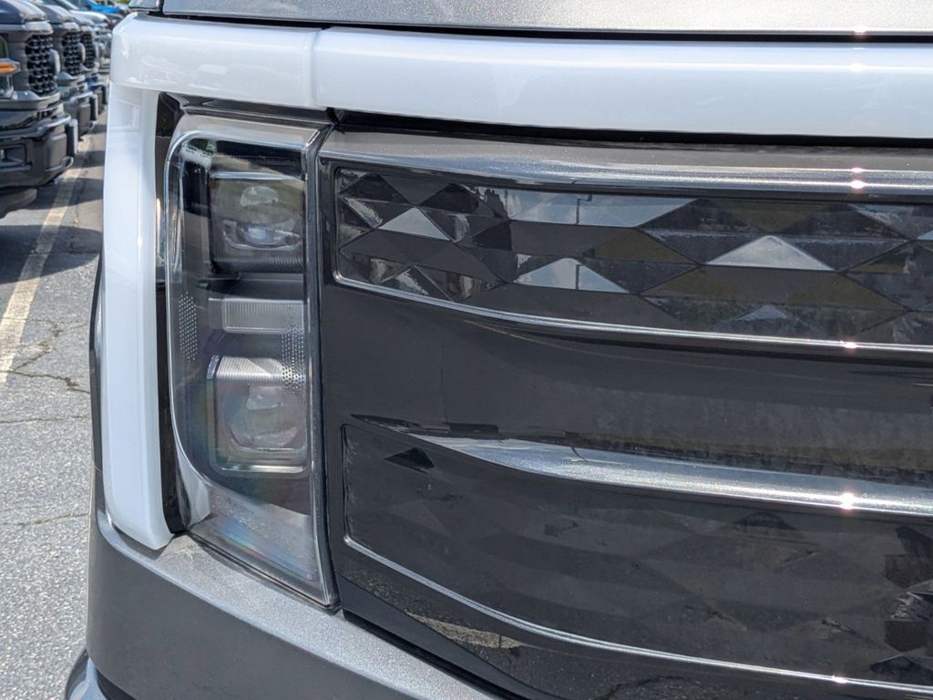 2025 Ford F-150 Lightning Platinum photo 10
