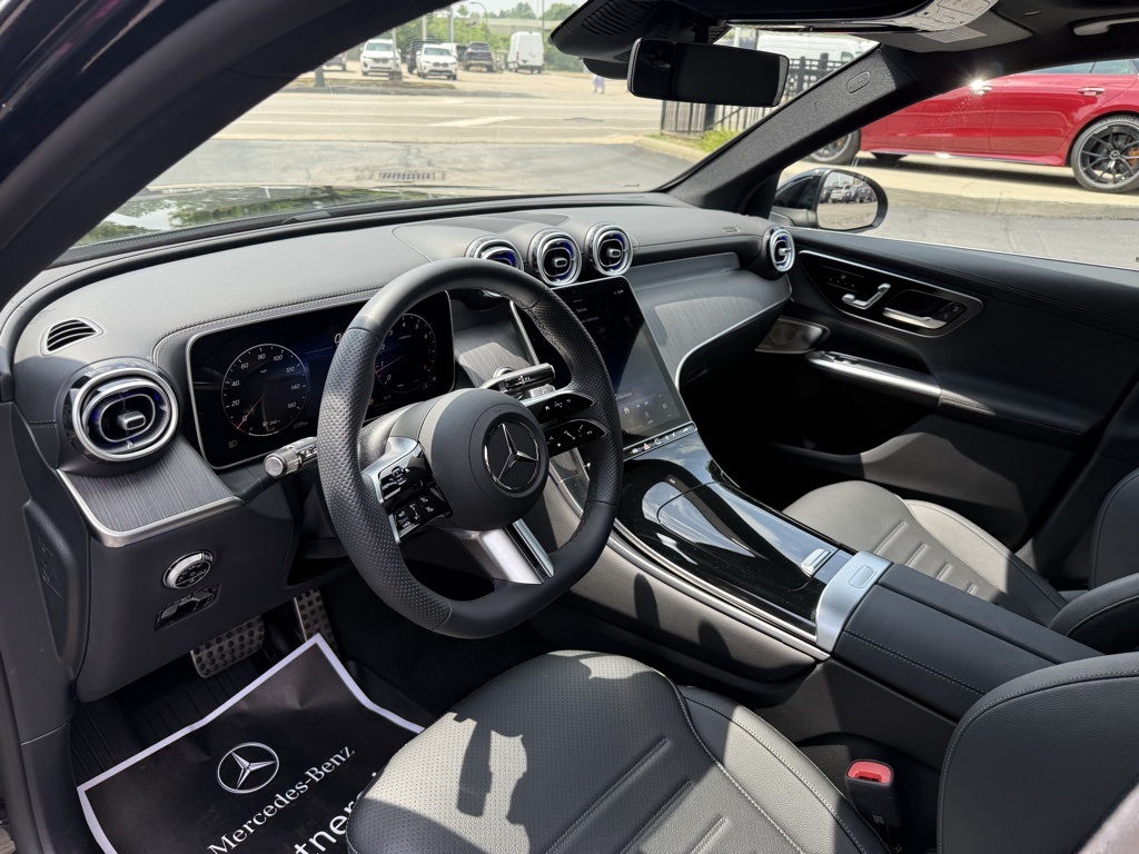 2025 Mercedes Benz GLC 300 4MATIC photo 7