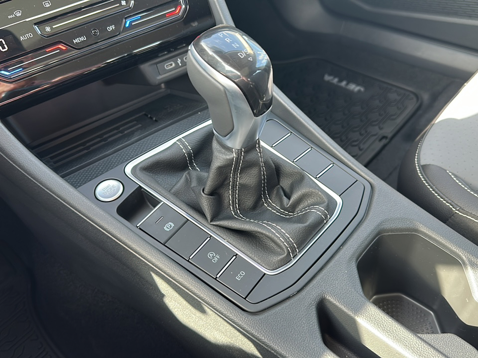 2025 Volkswagen Jetta 1.5T SE photo 13