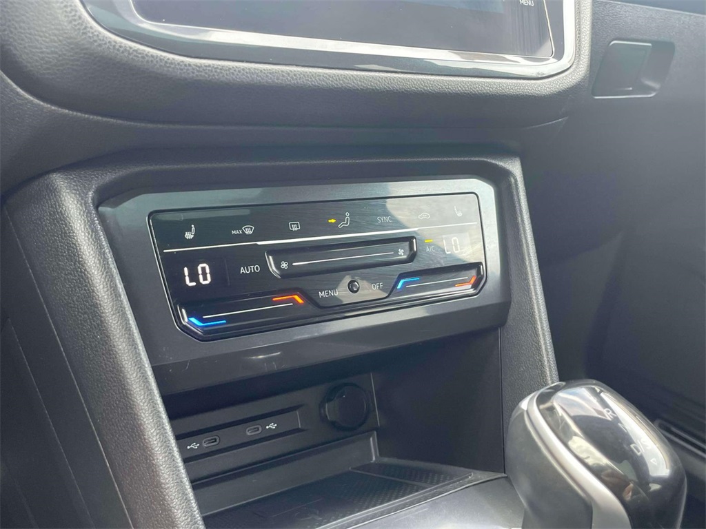 2022 Volkswagen Tiguan SE R-Line Black photo 25