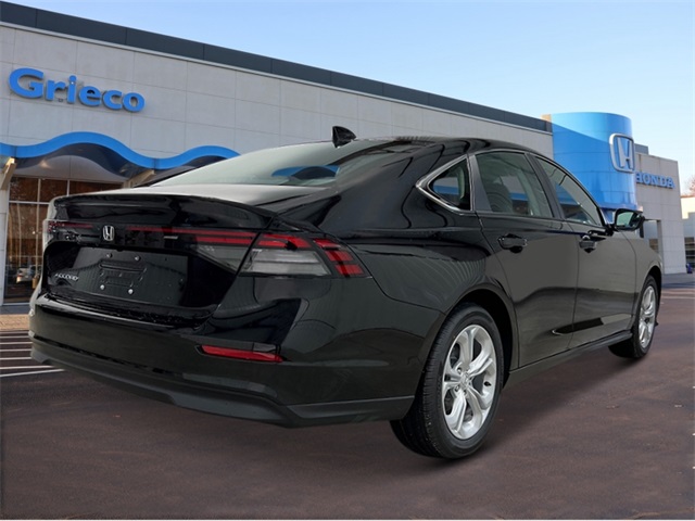 2025 Honda Accord LX photo 4