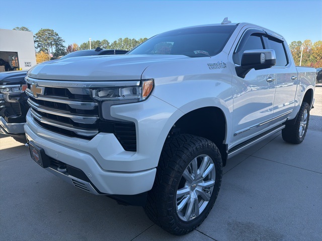 2024 Chevrolet Silverado 1500 High Country photo 2