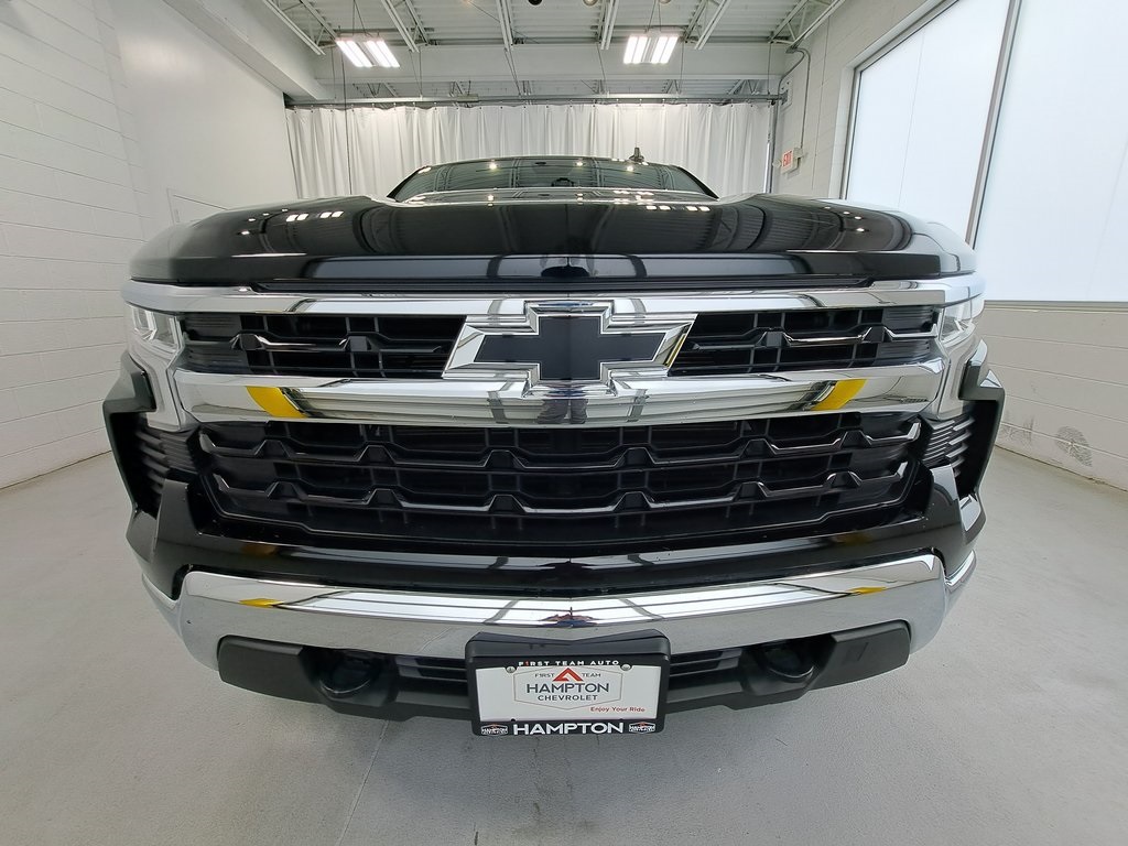 2022 Chevrolet Silverado 1500 LT photo 2