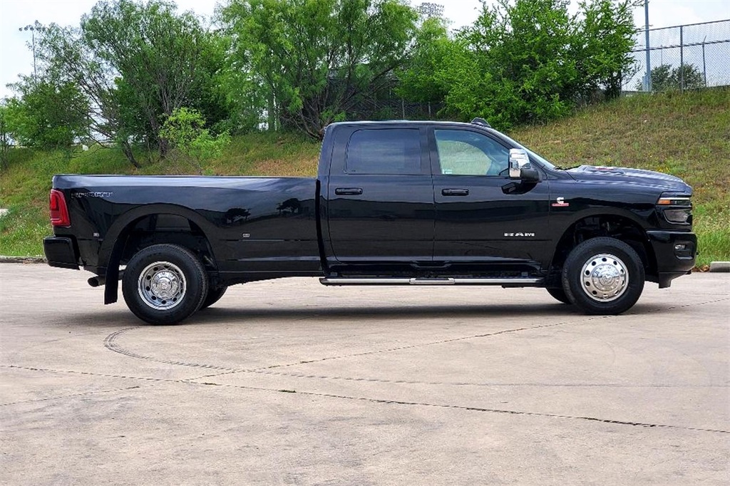 2025 Ram 3500 Laramie photo 4