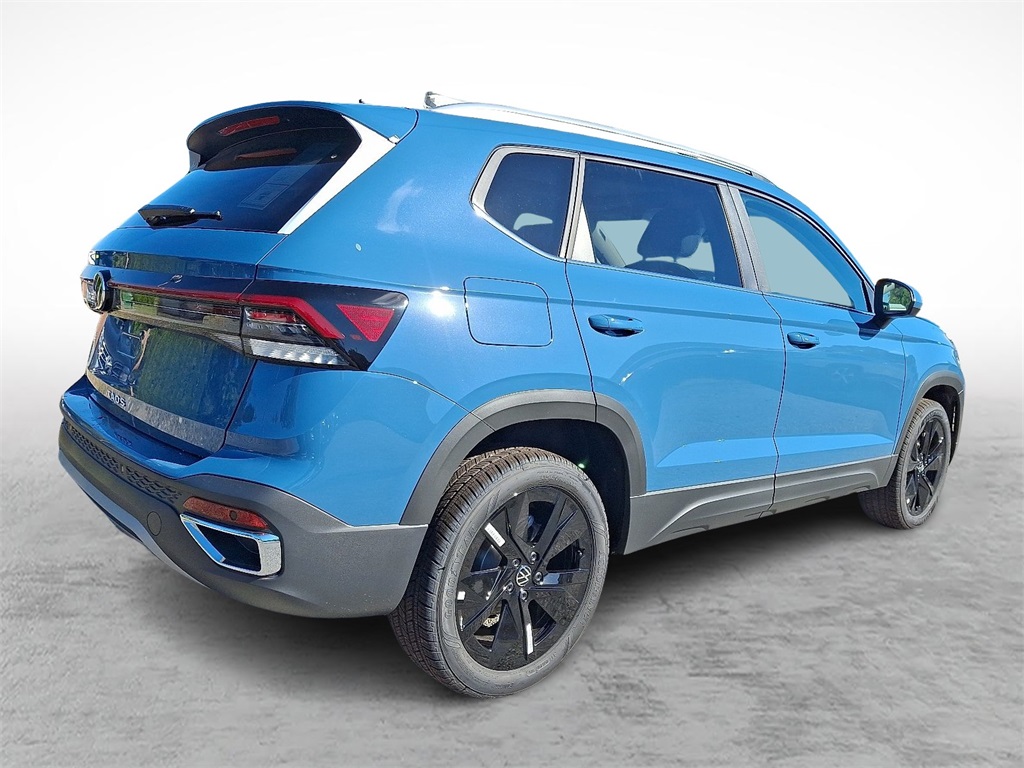 2025 Volkswagen Taos SE photo 3
