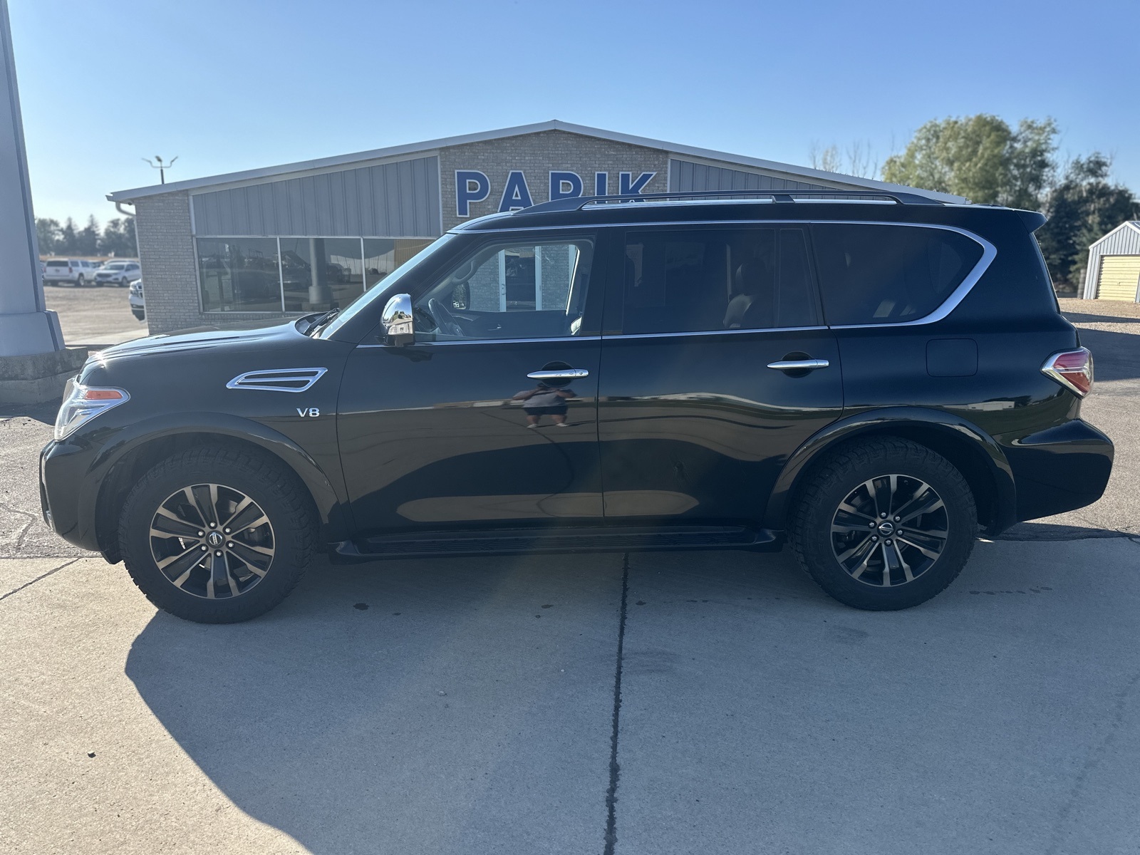 2020 Nissan Armada Platinum photo 2