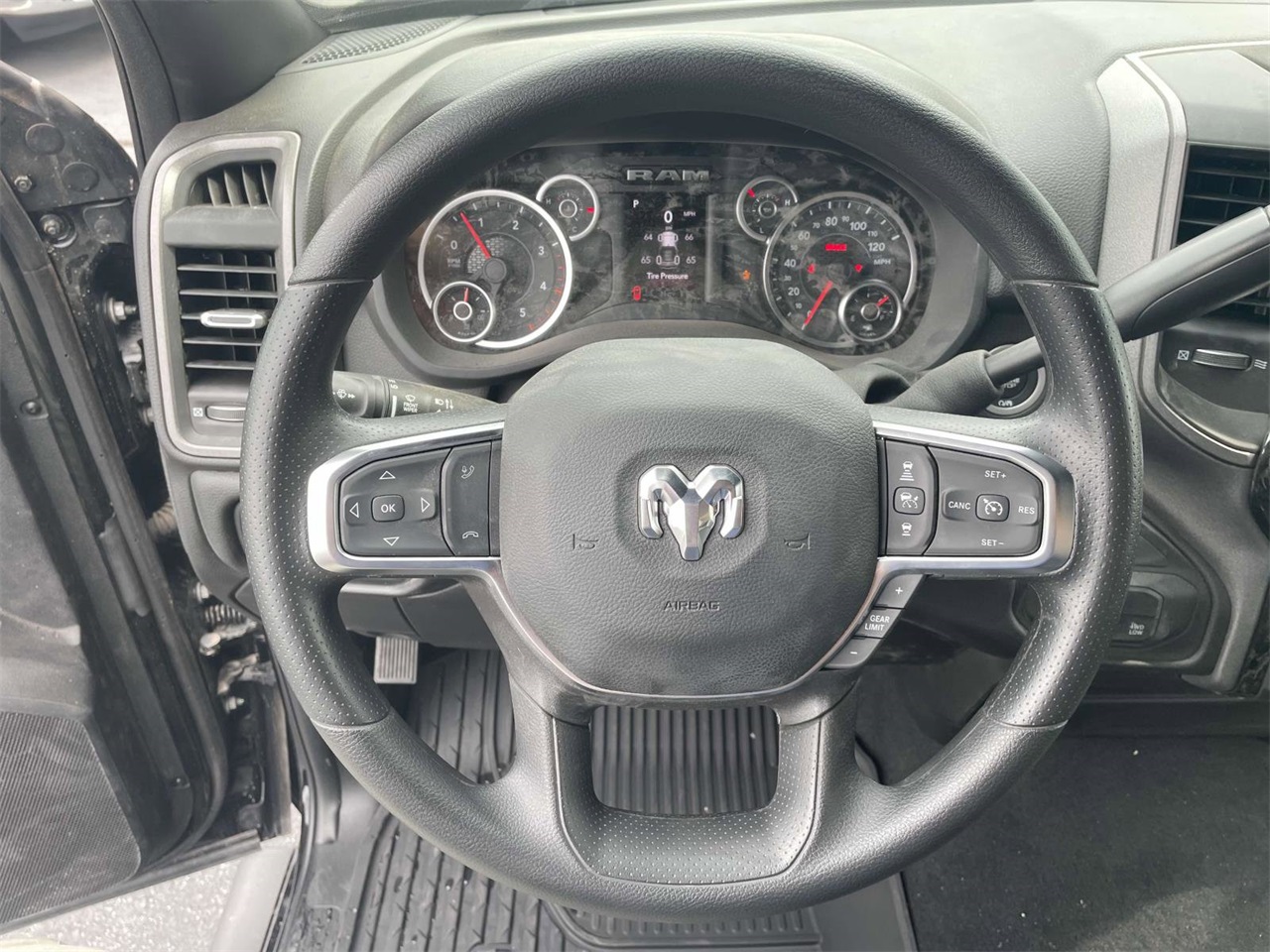 2025 Ram 2500 Tradesman photo 28