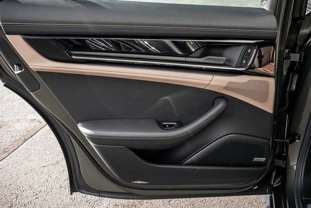2025 Porsche Panamera 4 photo 26