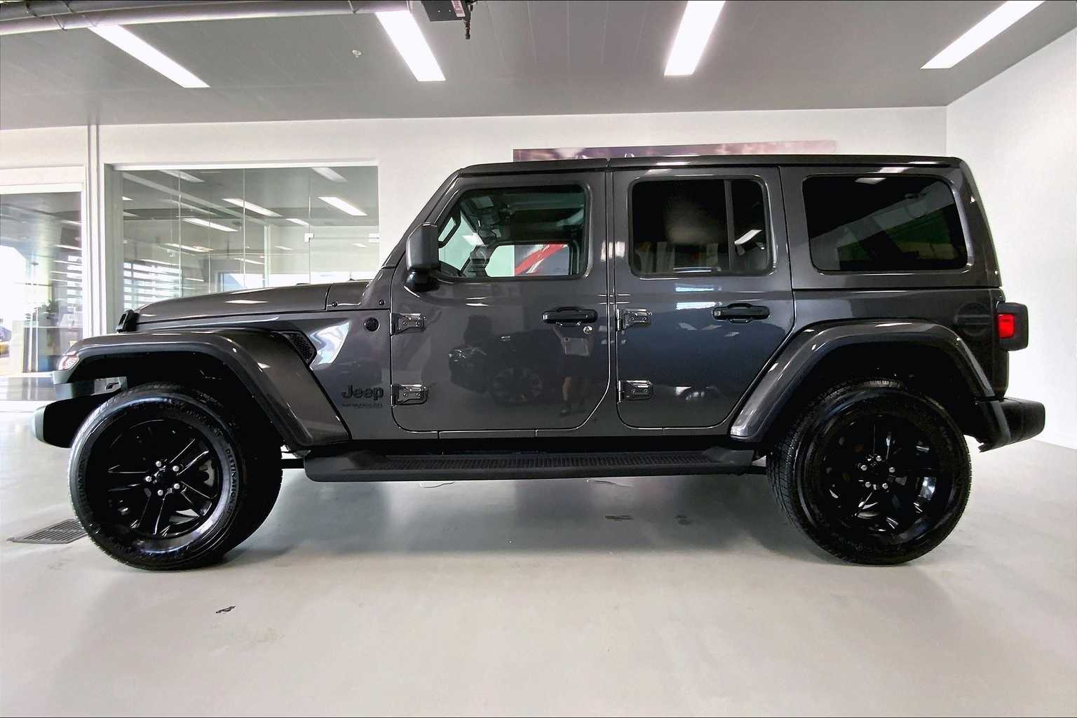 2020 Jeep Wrangler Unlimited Sahara Altitude photo 3