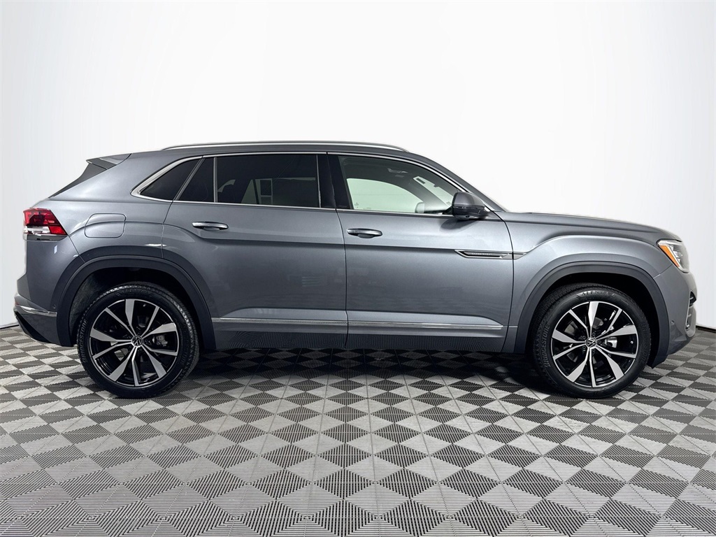 2025 Volkswagen Atlas Cross Sport SEL Premium R-Line photo 5