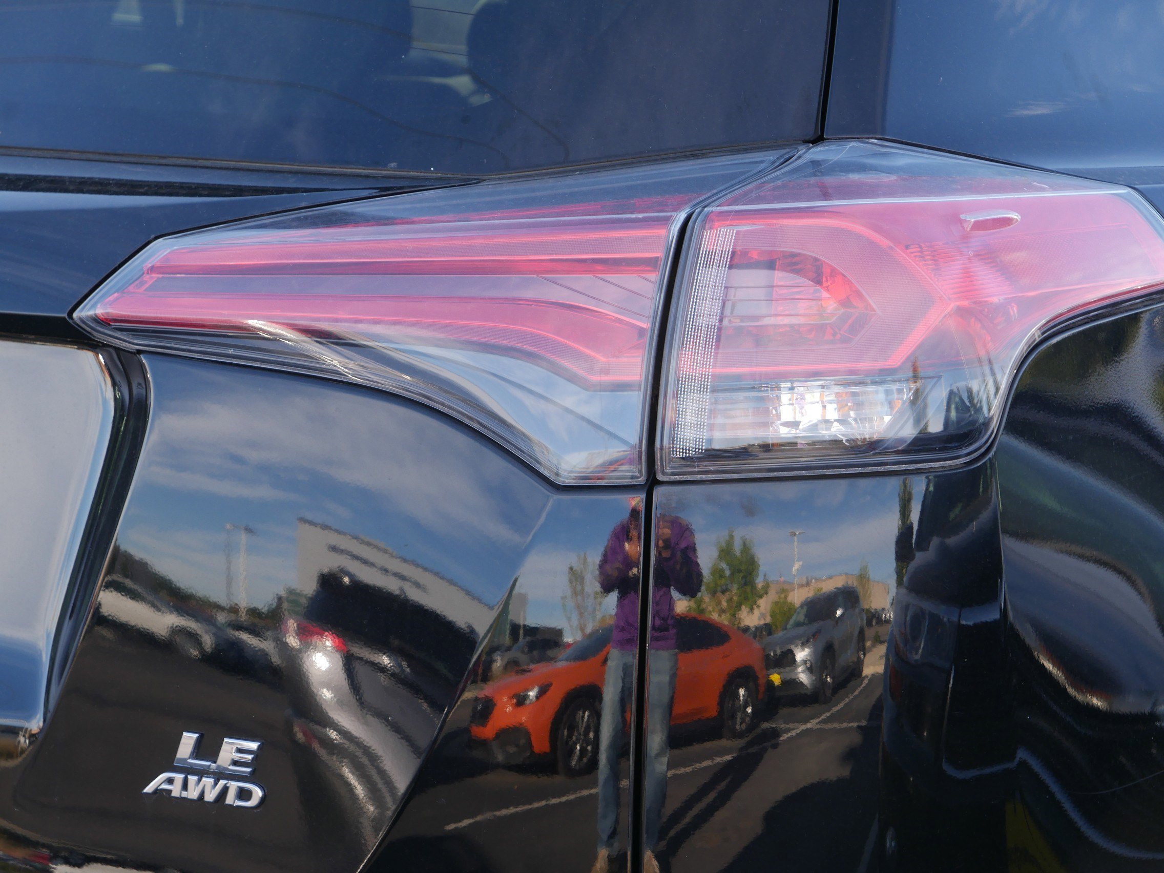 2016 Toyota RAV4 LE photo 14
