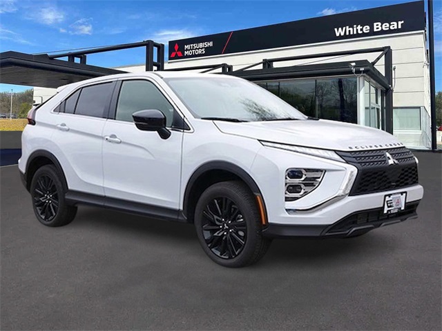 2025 Mitsubishi Eclipse Cross LE's photo