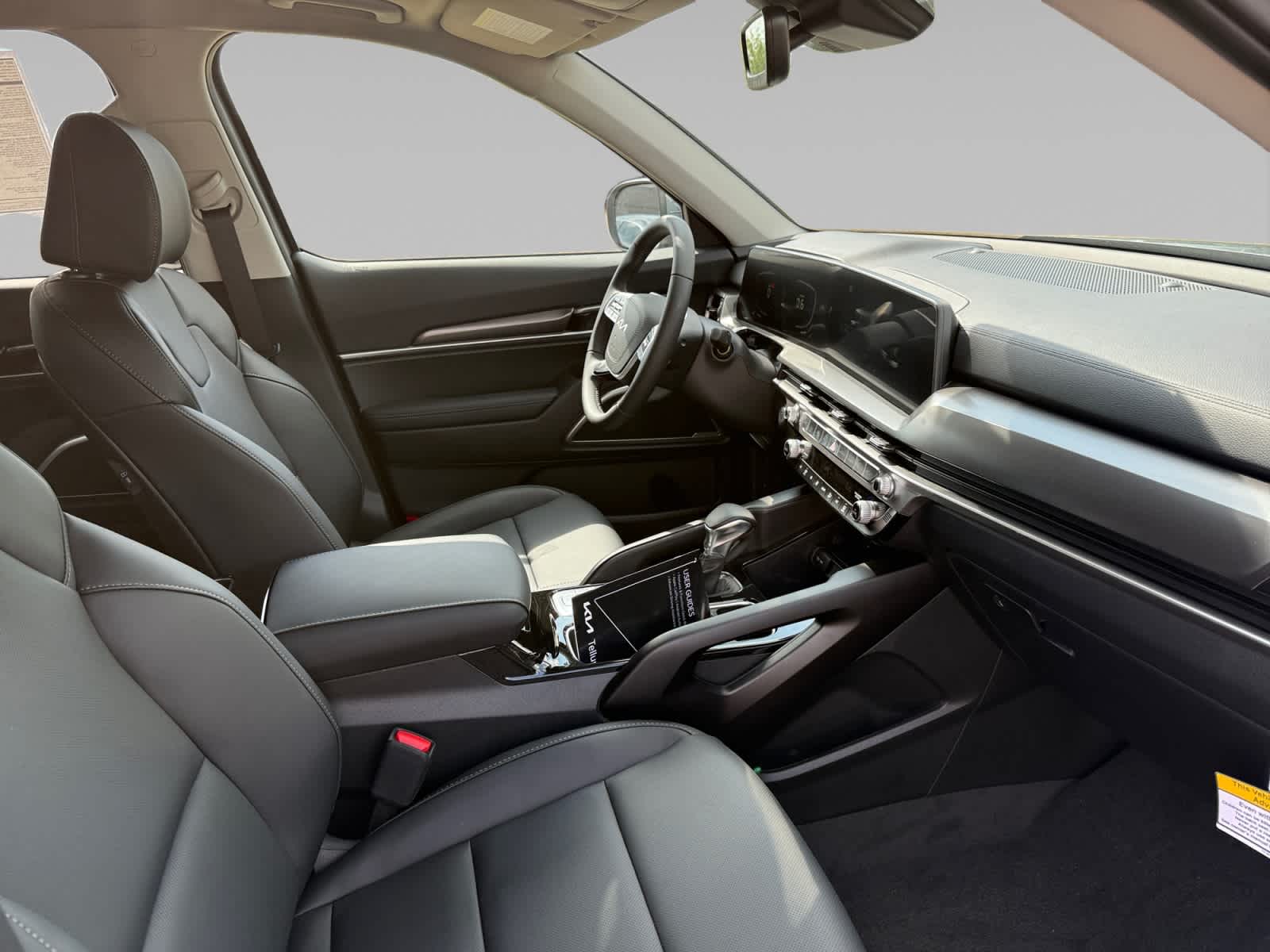 2025 Kia Telluride LX photo 12