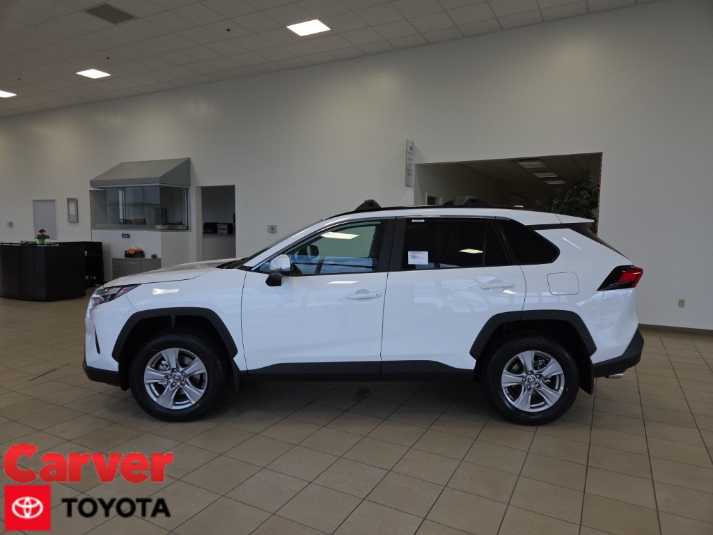 2025 Toyota RAV4 XLE's photo