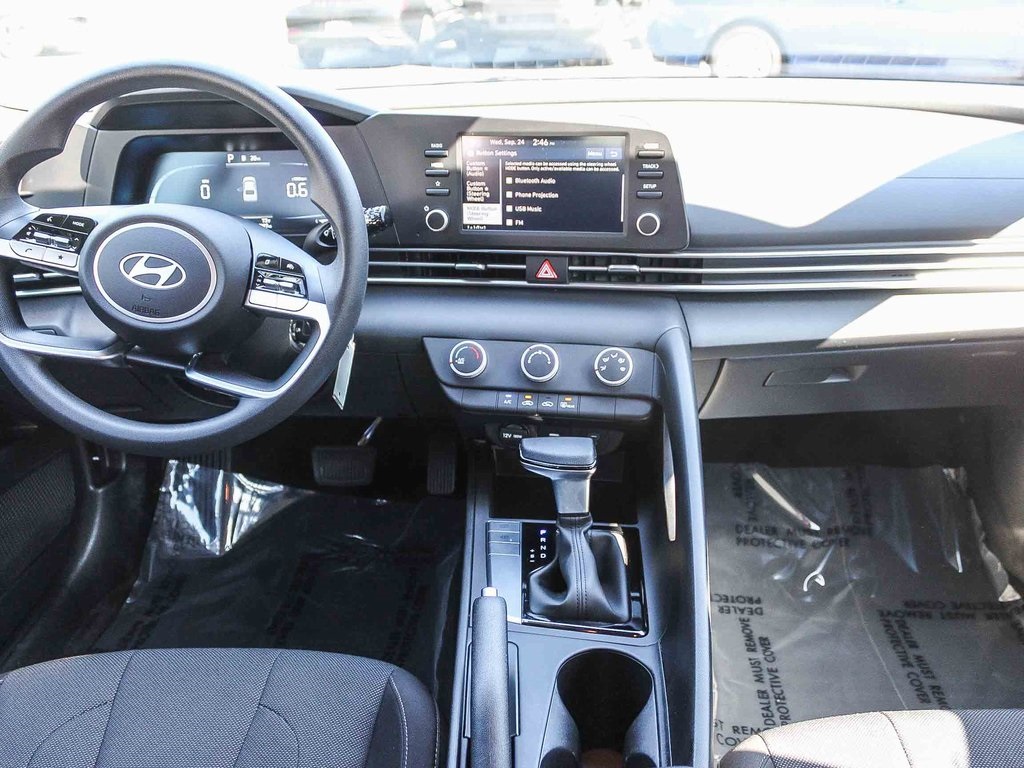2025 Hyundai Elantra SE photo 12