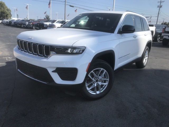 2025 Jeep Grand Cherokee Laredo X photo 3