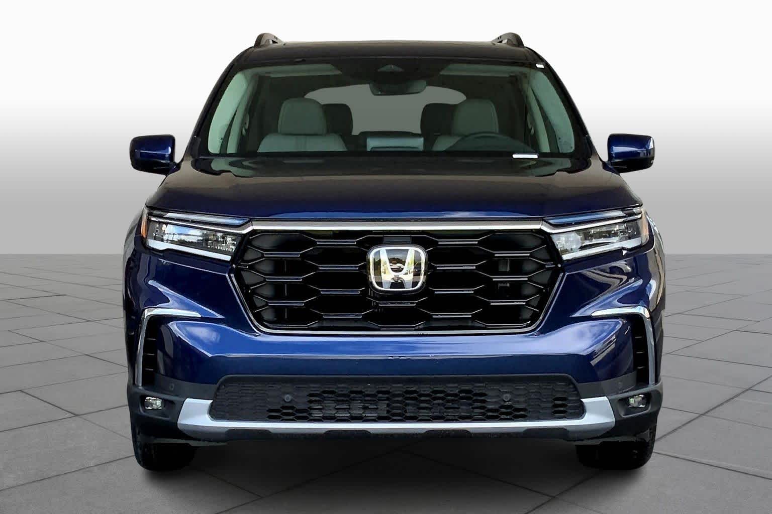 2025 Honda Pilot Touring photo 2