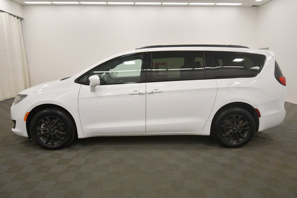 2020 Chrysler Pacifica Touring L photo 4