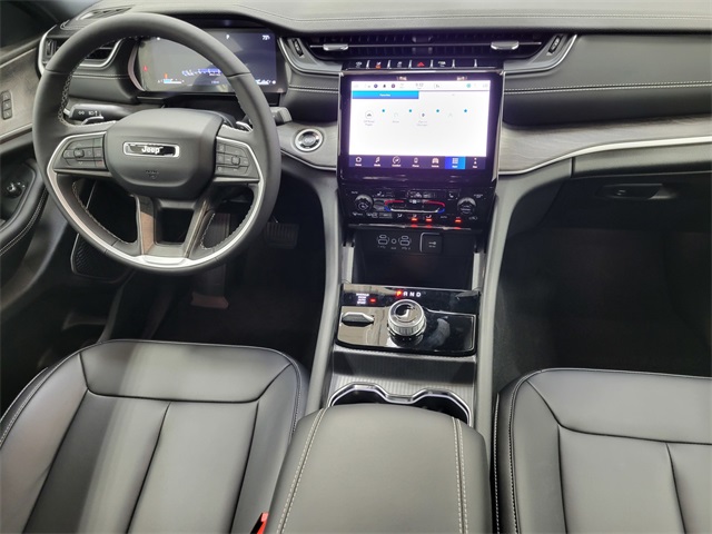 2025 Jeep Grand Cherokee Limited photo 31