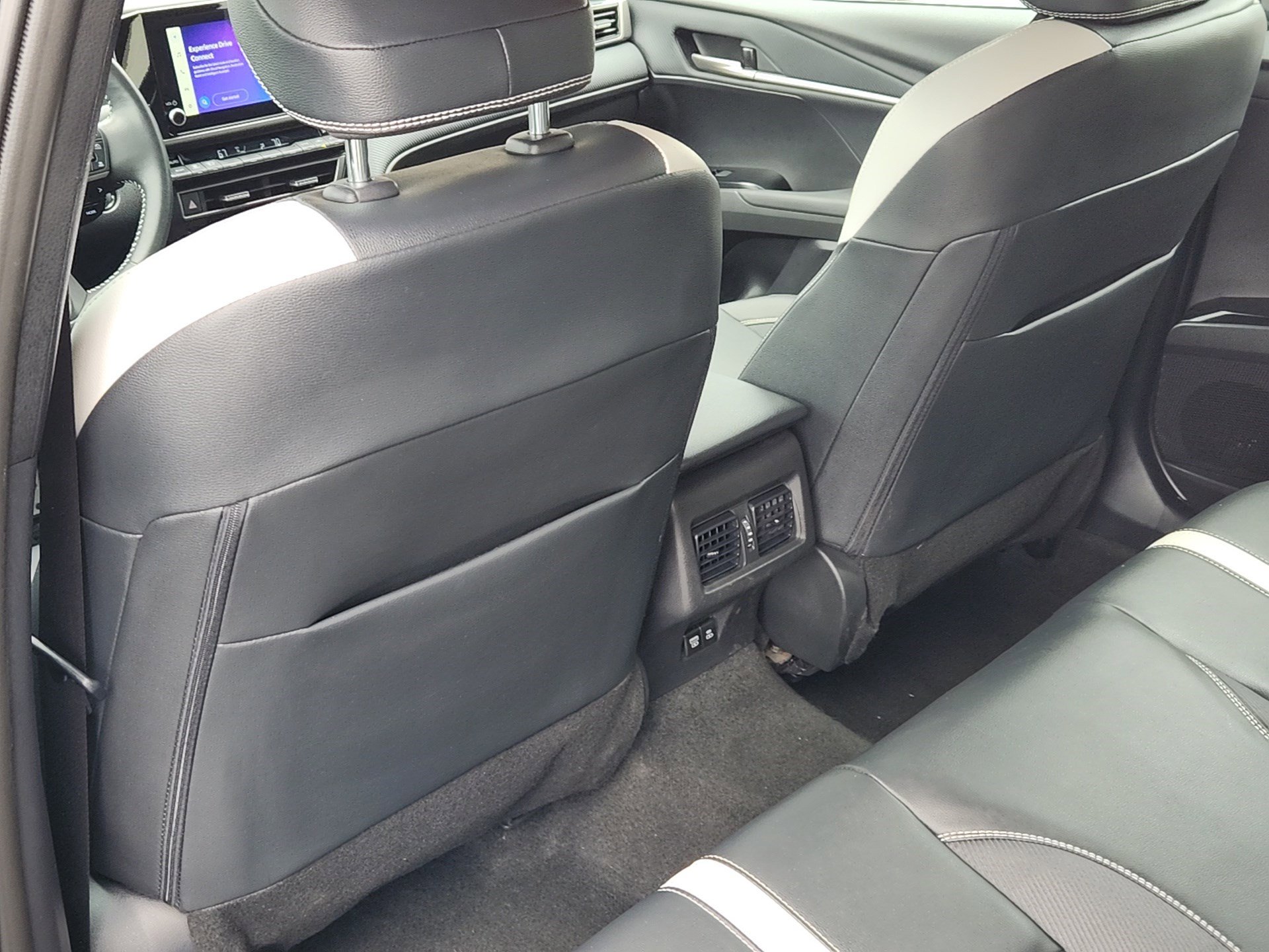 2025 Toyota Camry SE photo 23