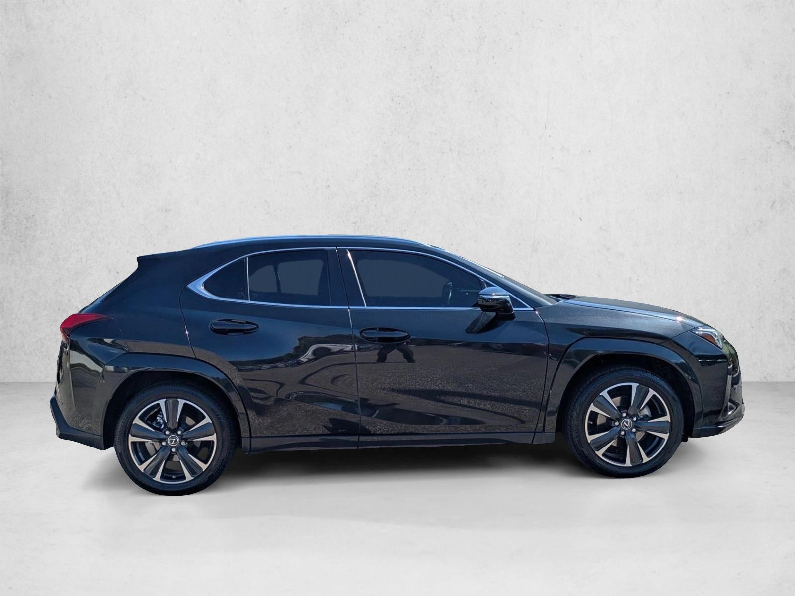 2022 Lexus UX 200 photo 4