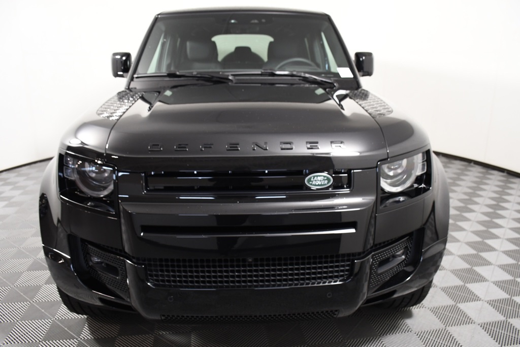 2025 Land Rover Defender 110 X-Dynamic SE photo 10