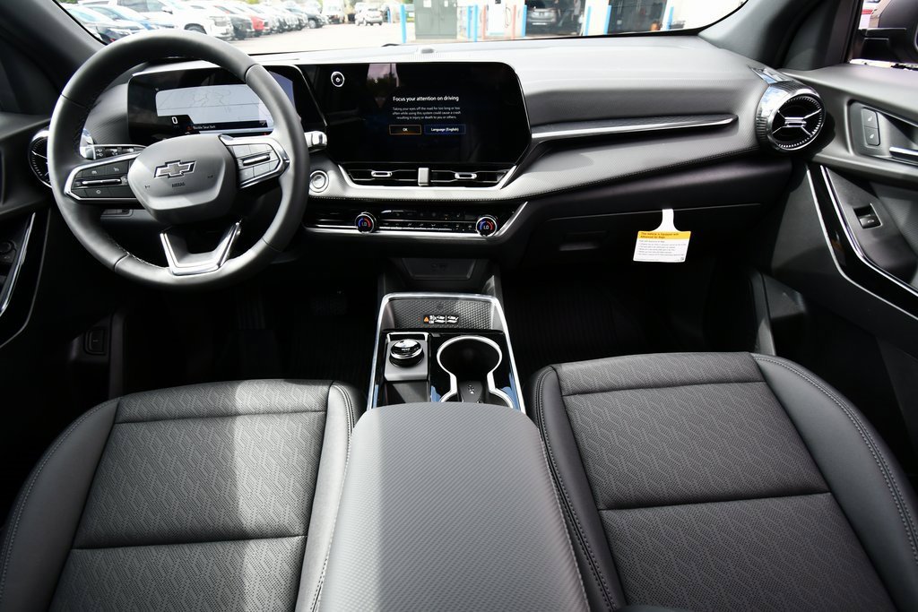 2026 Chevrolet Equinox LT photo 2