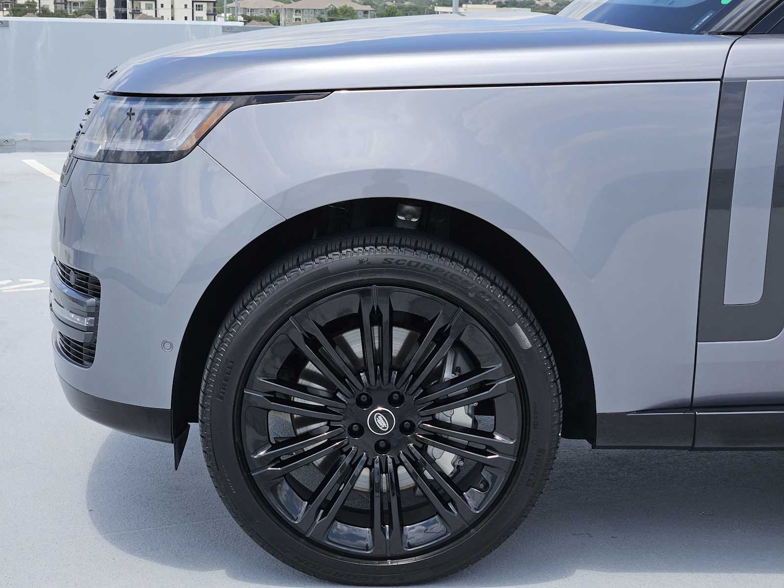 2025 Land Rover Range Rover SE photo 9