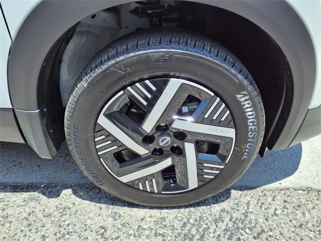 2025 Nissan Kicks SV photo 4