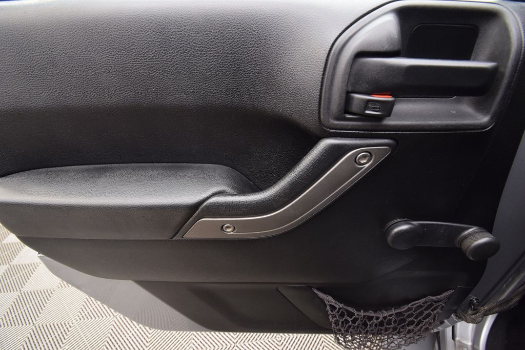 2014 Jeep Wrangler Unlimited Sport photo 19