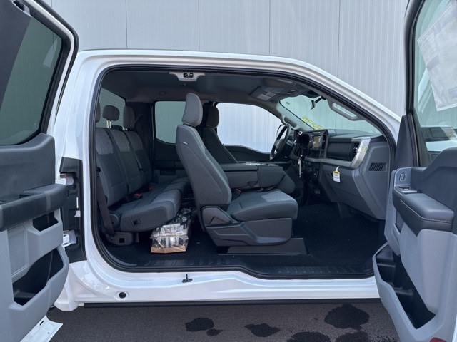 2025 Ford F-350 XLT photo 3