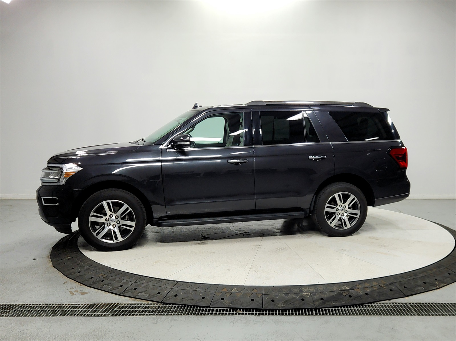 2024 Ford Expedition Limited photo 3
