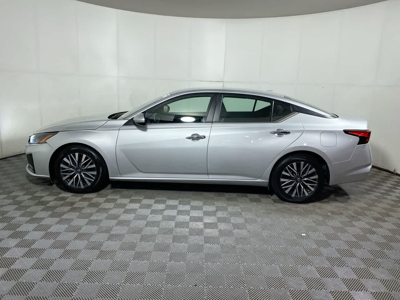 2023 Nissan Altima 2.5 SV photo 4