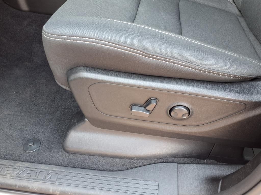 2025 RAM 1500 - Image 10