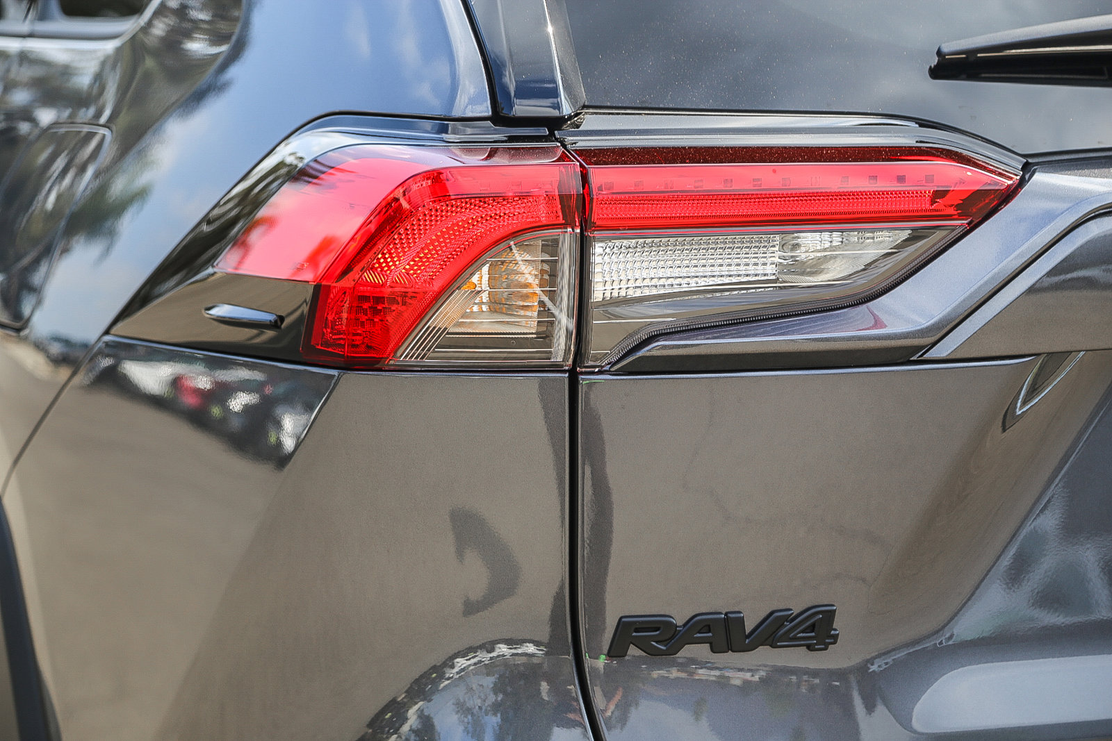 2025 Toyota RAV4 Hybrid XLE photo 9
