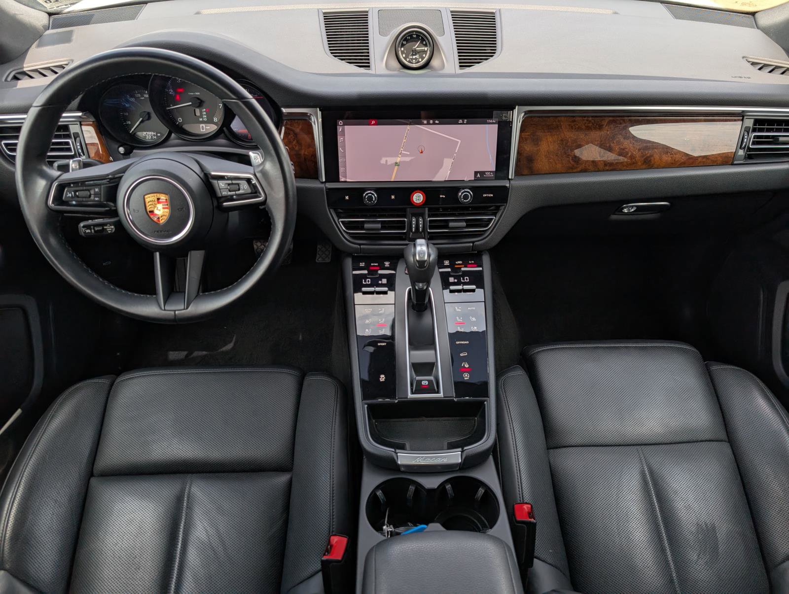 2023 Porsche Macan T photo 24