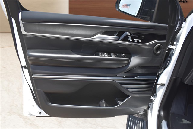 2024 Jeep Grand Wagoneer II photo 11
