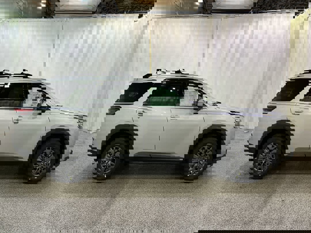 2025 Nissan Pathfinder SV photo 4