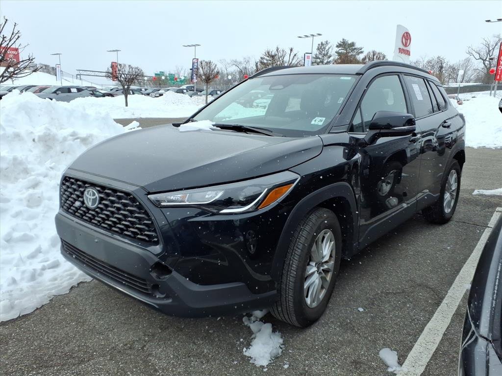 Used 2025 Toyota Corolla Cross LE with VIN 7MUCAAAG0SV131091 for sale in Northfield, Minnesota
