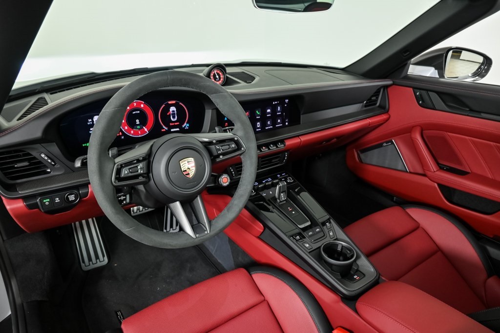 2025 Porsche 911 Targa 4 GTS photo 4