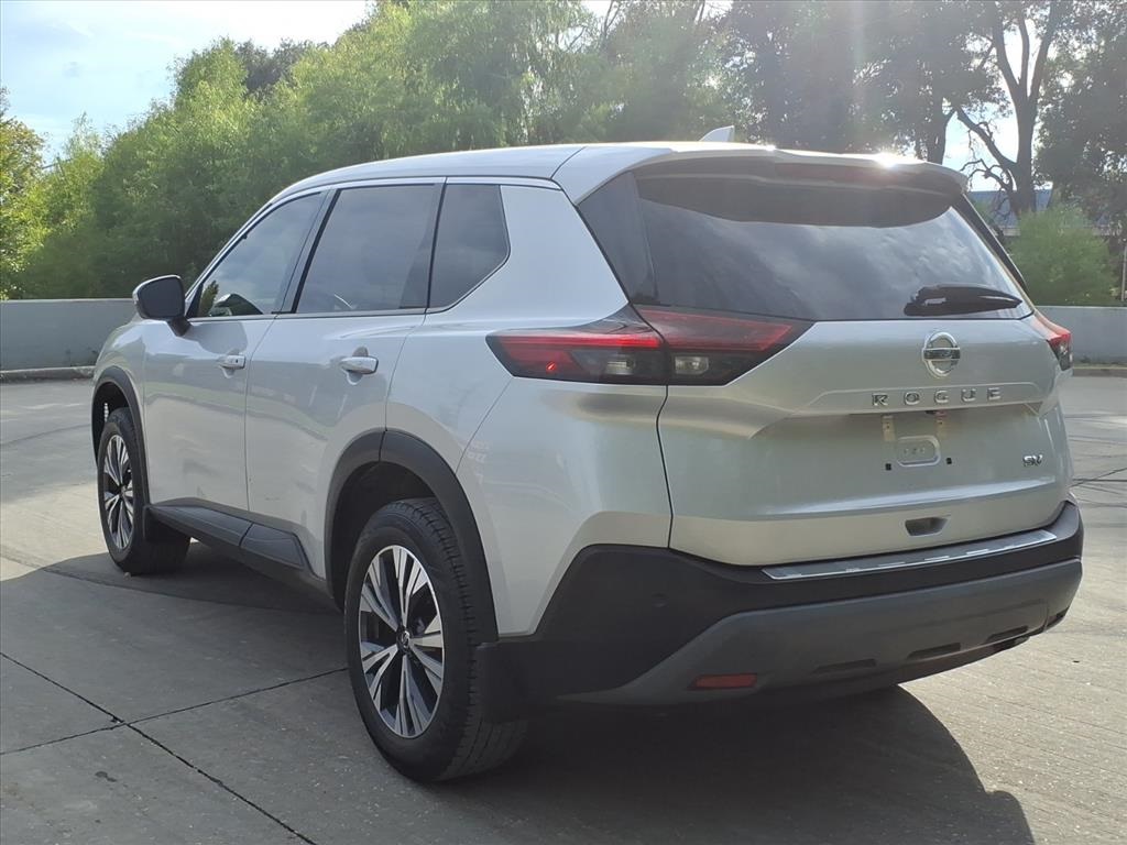 2021 Nissan Rogue SV photo 4