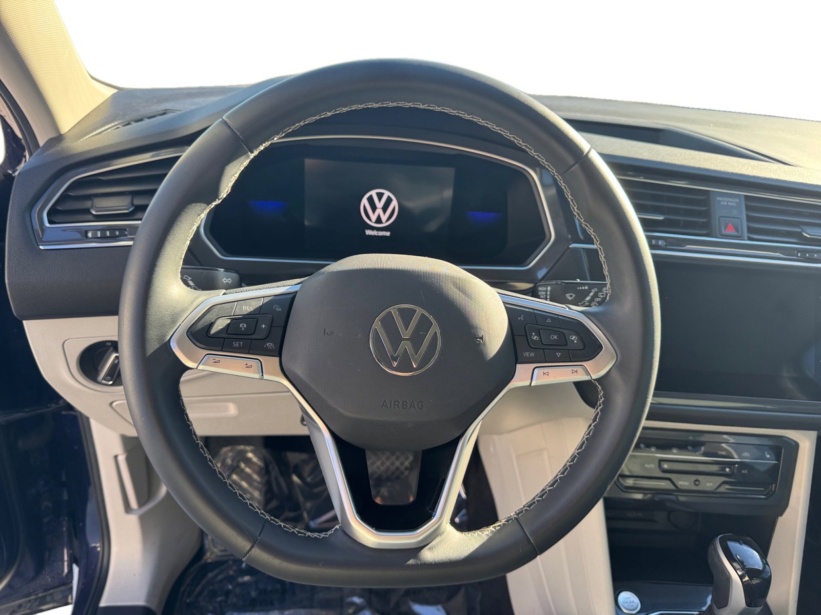 2022 Volkswagen Tiguan SE photo 3