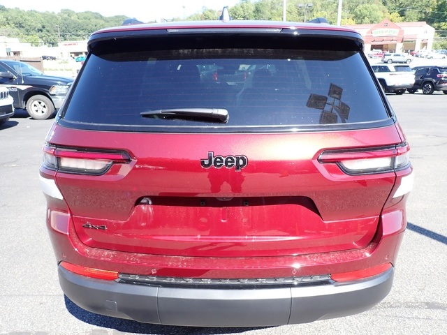 2025 Jeep Grand Cherokee Altitude photo 4