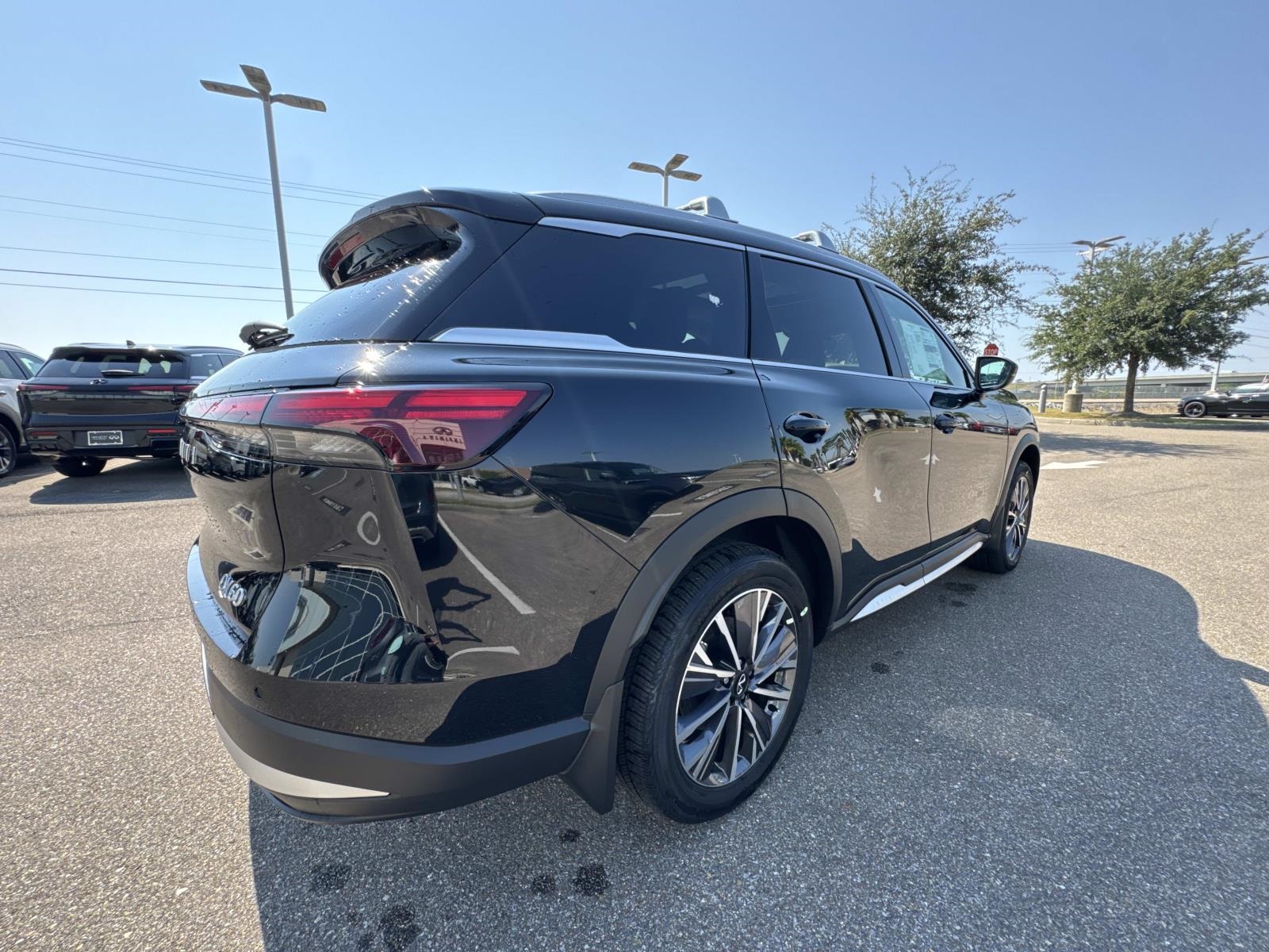 2026 Infiniti QX60 Luxe photo 4