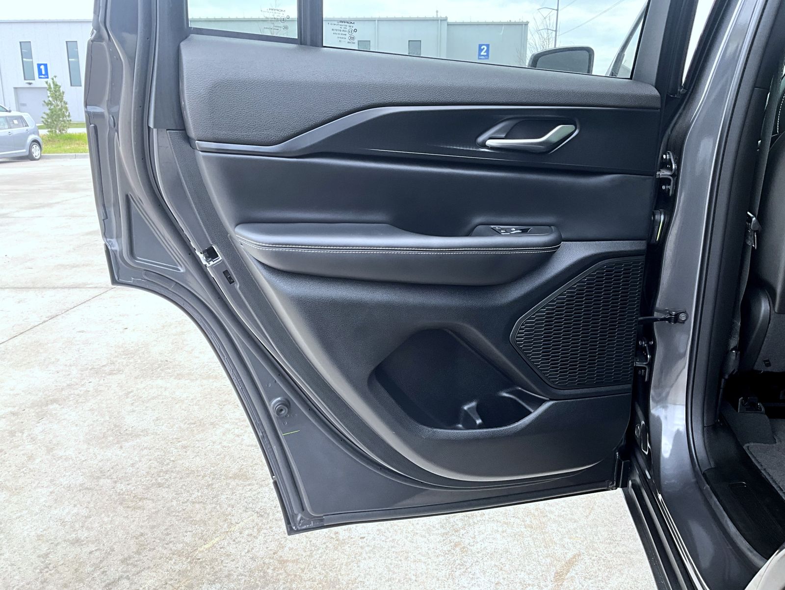 2024 Jeep Grand Cherokee Altitude photo 18