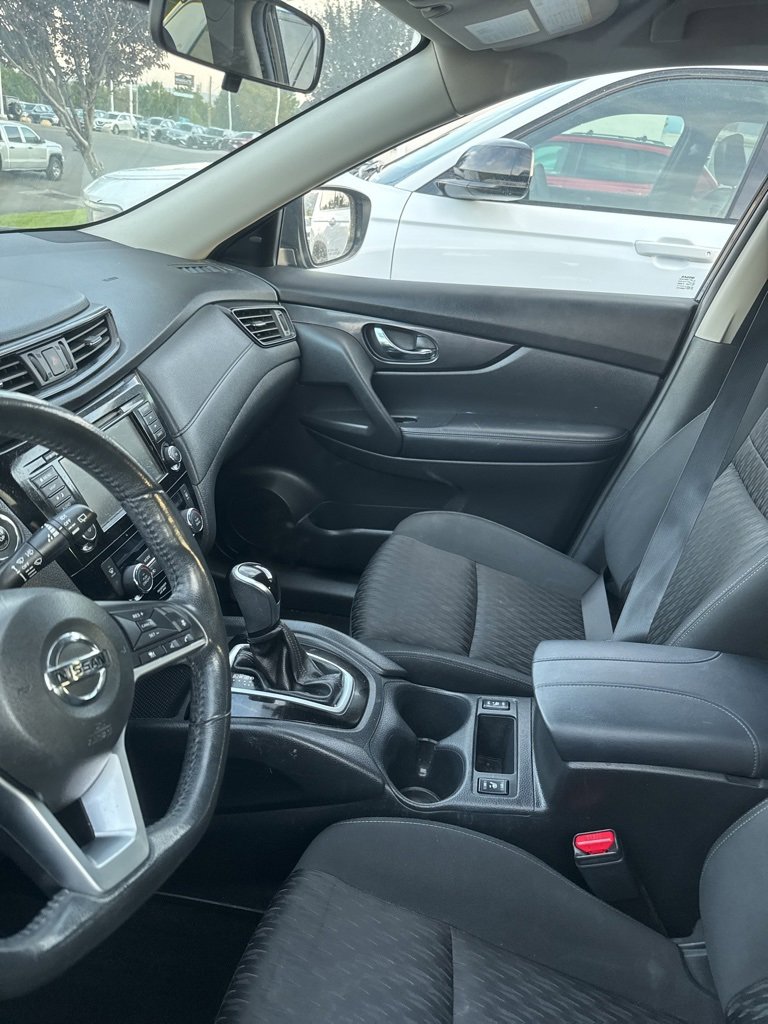 2018 Nissan Rogue SV photo 17
