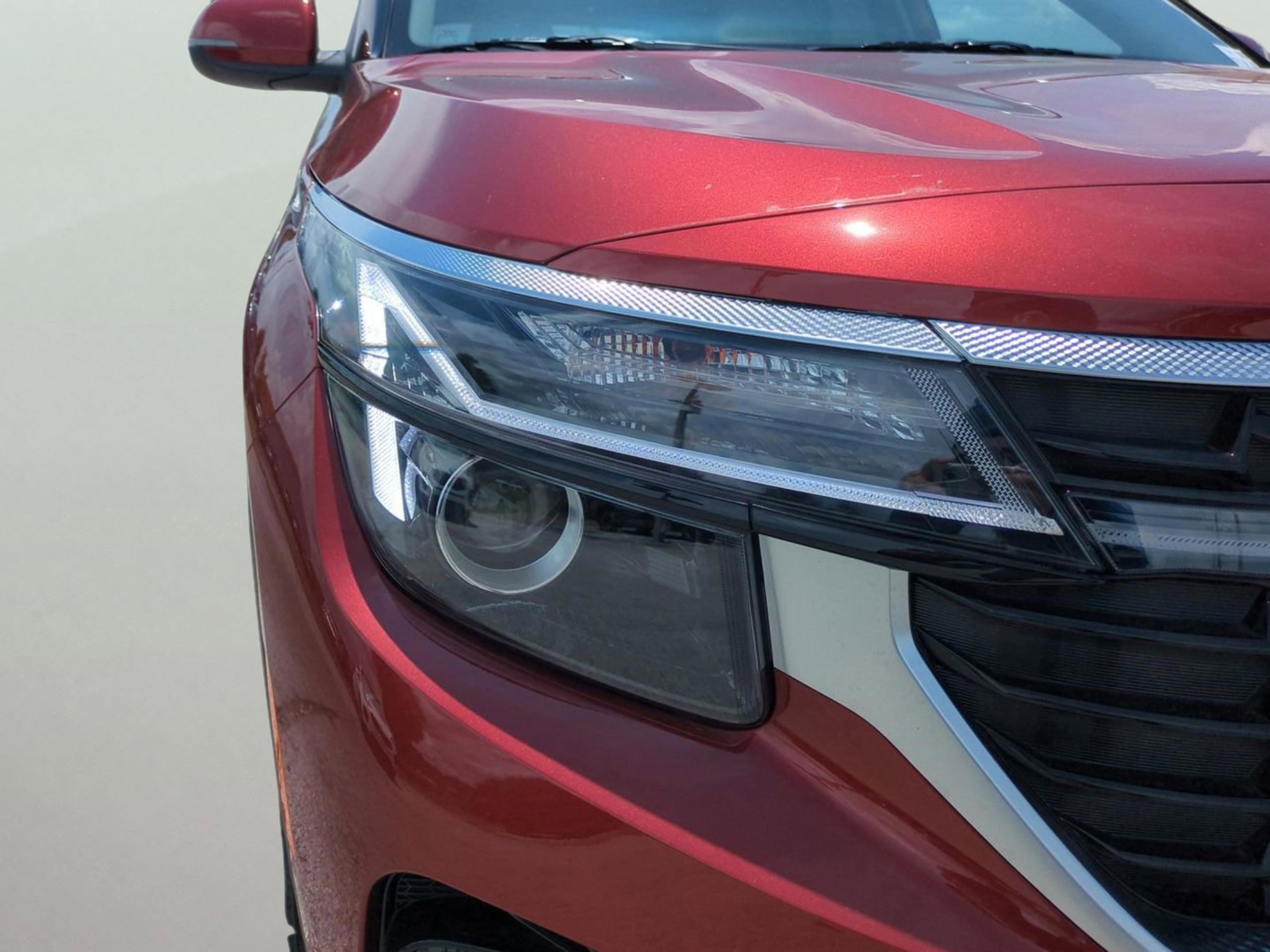 2025 Kia Seltos S photo 6
